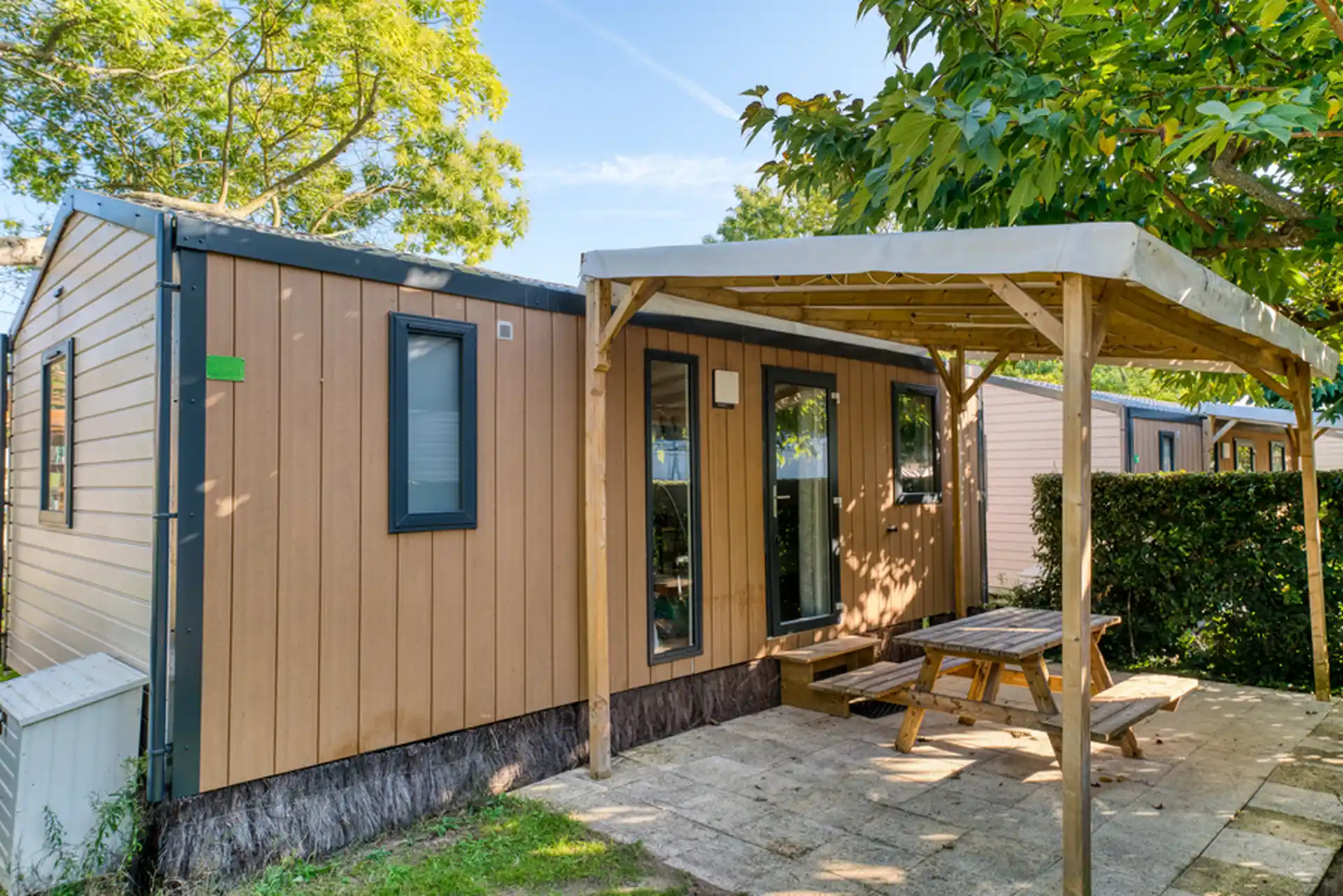 Medium 2-bedroom arbour